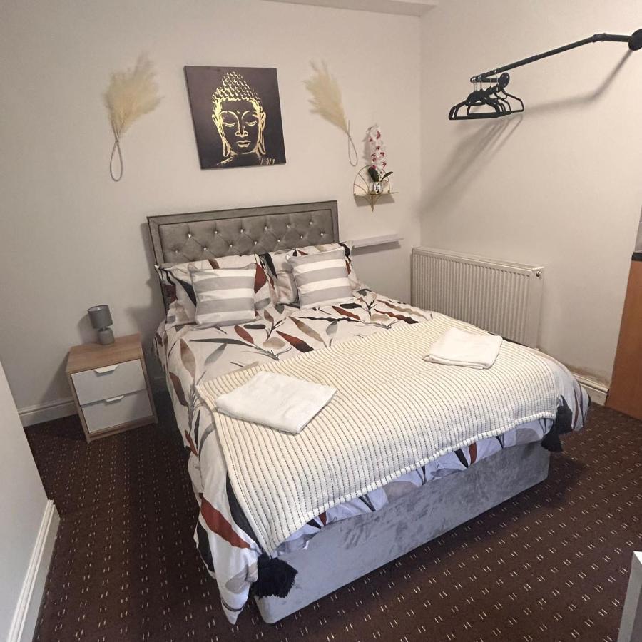 Appartement Bv Charming Studio With Free Private Parking, 10 Minutes From Town Centre à Huddersfield Extérieur photo