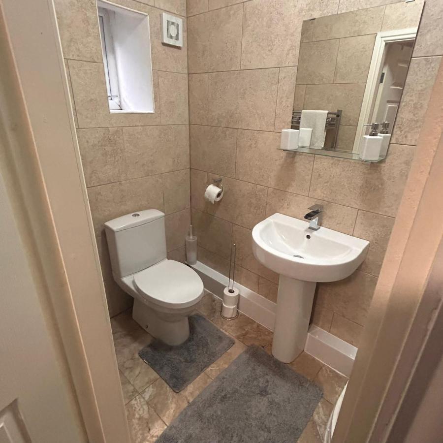 Appartement Bv Charming Studio With Free Private Parking, 10 Minutes From Town Centre à Huddersfield Extérieur photo